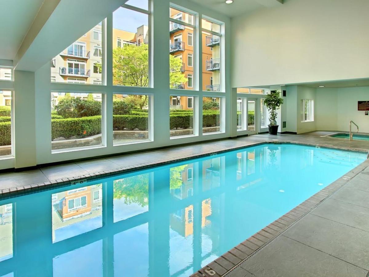 City Water View Oasis With Pool & Gym Near Cruise In Heart Of Сіетл Екстер'єр фото